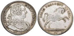 Francia. Luis XV. Jetón. Sin fecha. Anv.: LUD XV REX CHRISTIANISS, Busto del monarca a derecha. Rev.: BELLI PACISQUE DECUS / ECURIES DU ROY. Caballo a...