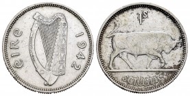 Irlanda. 1 shilling. 1942. (Km-14). Ag. 5,61 g. MBC. Est...10,00. English: Ireland. 1 shilling. 1942. (Km-14). Ag. 5,61 g. VF. Est...10,00.