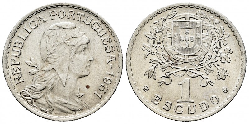 Portugal. 1 escudo. 1931. (Km-578). 8,13 g. Escasa . EBC/EBC+. Est...120,00. Eng...