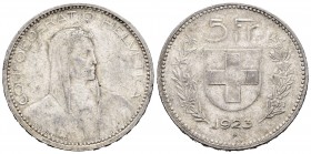 Suiza. 5 francos. 1923. Berna. B. (Km-37). Ag. 25,04 g. Rayitas. Escasa. EBC. Est...100,00. English: Switzerland. 5 francos. 1923. Bern. B. (Km-37). A...