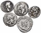 Lote de 5 monedas romanas de plata, 2 republicanos y 4 imperiales (uno forrado). A EXAMINAR. BC/MBC-. Est...200,00. English: Lote de 5 monedas romanas...