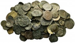 Lote de 100 bronces españoles, diferentes reinados, en su gran mayoría resellados. A EXAMINAR. BC/MBC-. Est...300,00. English: Lote de 100 bronces esp...