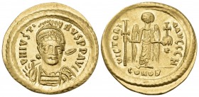 Justin I, 518-527. Solidus (Gold, 21.5 mm, 4.49 g, 7 h), Constantinople, 8th officina (H), 519-527. DN IVSTI-NVS PP AVC Helmeted, diademed and cuirass...
