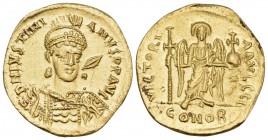 Justinian I, 527-565. Solidus (Gold, 20.5 mm, 4.19 g, 6 h), Constantinople, I = 10th officina, 527-537. DN IVSTINI-ANVS PP AVI Helmeted, diademed and ...