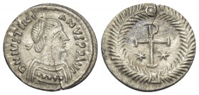 Justinian I, 527-565. 1/4 Siliqua (Silver, 13 mm, 0.72 g, 6 h), Ravenna, 552 - 565. D N IVSTINI-ANVS P AVI Pearl-diademed, draped and cuirassed bust o...