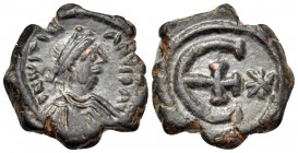 Justinian I, 527-565. Pentanummium (Bronze, 17 mm, 3.45 g, 12 h), Theoupolis (Antioch), 551-556. D N IVSTIN - IANVS P P AVC Diademed, draped and cuira...