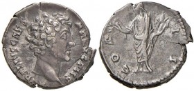 Marco Aurelio (161-180) Denario - Testa laureata a d. - R/ L'Onore stante a s. - RIC 429 AG (g 3,15) Frattura del tondello
BB+