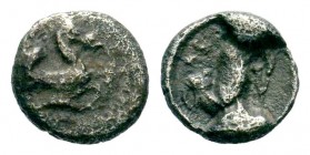 CILICIA, 361/0-334 BC. AR Obol
Condition: Very Fine

Weight: 0,29 gr
Diameter: 7,50 mm