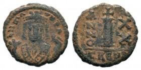 Maurice Tiberius (582-602), Ae
Condition: Very Fine

Weight: 2,47 gr
Diameter: 15,70 mm