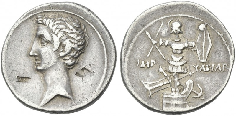 Octavian, 32 – 27 BC. 
Denarius, Brundisium and Roma (?) circa 29-27 BC, AR 20 ...