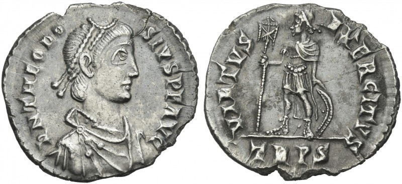 Theodosius I, 379 – 395. 
Light miliarense, Treveri 379-392, AR 24 mm, 4.35 g. ...