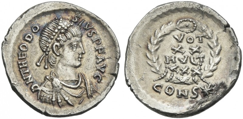 Theodosius II, 402 – 450. 
Siliqua, Constantinople circa 420-429, AR 17 mm, 1.9...