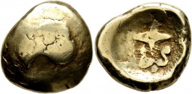 CELTIC, Central Europe. Vindelici. 1st century BC. Stater (Gold, 17 mm, 7.75 g), 'Blattkranz mit Vogelkopf - Kreuz mit Voluten' type. Head of a bird t...