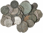 Lote 35 monedas. IMPERIO ROMANO a MONEDA MEDIEVAL. Incluye un cuadrante de Augusto, 4 maravedís de Felipe IV de Cuenca, y 33 monedas de vellón medieva...
