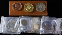 Lote 44 monedas y 9 Medallas. Siglo XII a 1974. MEDIEVAL CATALÁN a MEDALLAS. Incluye 3 x Obol y 2 x Diner ALFONS I Barcelona, Pugesa, Lleida, 2 x Sell...
