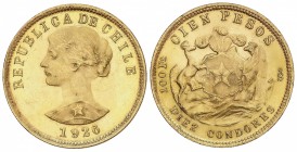 100 Pesos. 1926. 20,28 grs. AU. (Rayitas). Brillo original. Fr-54; KM-170. EBC.