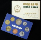 Set 7 monedas 1 Fen a 1 Yuan y medalla. 1981. Al, CuNi y Zinc. Incluye medalla del Año Lunar del Gallo. CHINA MINT COMPANY-SHANGHAI MINT. En presentac...