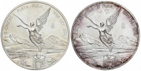 Lote 2 monedas 5 Onzas. 1997 y 1998. AR. Victoria alada. Tirada máxima: 10.000 y 3.500 piezas. En estuches originales. Pátina. KM-615. SC.