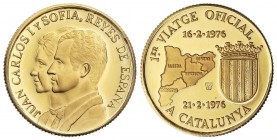 Medalla 1er Viatge a Catalunya. 1976. Anv.: JUAN CARLOS I Y SOFÍA REYES DE ESPAÑA. Rev.: 1er VIATGE OFICIAL A CATALUNYA 16-2-1976/21-2-1976. 6,93 grs....