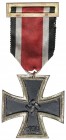 Cruz de Hierro. 2ª clase. 1939. III REICH. ALEMANIA. Fe, metal blanco. Ø 44x44 mm. Con anilla, cinta y prendedor. EBC-.