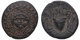 331-310 aC. Nicocreon. Salamina, Chipre. AE media unidad. Price 3158. Ae. Escudo macedonio con gorgona /Casco macedonio; kerykeion a la parte inferior...
