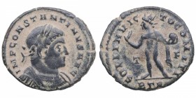 316 dC. Constantino I. Treveri. Follis. Ae. 2,47 g. IMP CONSTANTINVS AVG. Busto de Constantino laureado, drapeado y acorazadao a la derecha. /SOLI INV...
