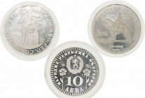 Lotes de Conjunto
AR. Lote de 3 monedas. 500 Forint 1990, 10 Leva 1979 y Ducado (prueba) 1992. Encapsuladas. PROOF a EBC.