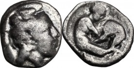 Greek Italy. Southern Apulia, Tarentum. AR Diobol, c. 380-325 BC. D/ Head of Athena right, wearing helmet decorated with hippocamp. R/ Herakles kneeli...