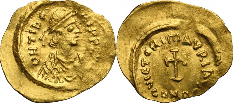 Maurice Tiberius (582-602). AV Tremissis, Constantinople mint. D/ Diademed, drap...