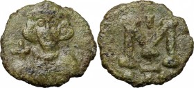 Justinian II (685-695). AE Follis. Ravenna mint. D/ Crowned bust facing, wearing chlamys, holding globus cruciger. R/ Large M; I above; in exergue, RA...