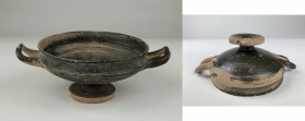 Greek black-glazed kylix. 4th century BC. 22 cm diameter (including handles). 8.5 cm height.