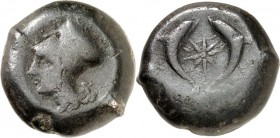 SIZILIEN. 
SYRAKUS (Siracusa). 
AE-Drachme 32/29mm (400/367 v.Chr.) 33,28g. Athenakopf n.l. [ SVPA]&nbsp;/ Kompassqualle zw. 2&nbsp;Delfinen. SNG AN...
