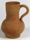 OBJEKTE AUS TON. 
GEFÄSSE. 
Griechische Keramik. Einhenklige Kanne, hellenistisch, bauchiger Körper, zylinderförmiger Hals mit großem Henkel, gerade...
