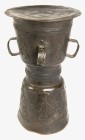 INDONESIEN. 
ALOR UND PANTAR. Mokko, sanduhrförmige Br-Trommel 19. Jh. vorwiegend auf den östlichen Sunda-Inseln Alor, Pantar und Solor als Geld-, We...