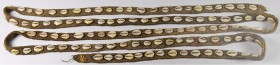 INDONESIEN. 
NEUGUINEA. "Jarrak", Kopfschmuck der Dani-Papua für Neugeborene und Tote vor der Verbrennung. Mit 145 Kaurischnecken besetztes aus Baumr...