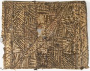 OZEANIEN. 
FUTUNA. "Kupessi" Druckstock zum "Stempeln" von Tapa-Bahnen, 1. Hälfte 20. Jh., 37cm x 47cm. . 

mittig kl. Fehlstelle