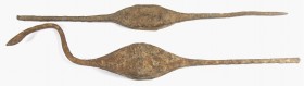 AFRIKA. 
AFRIKANISCHES EISENGELD. Barren, Nigeria, "Tajere" gehämmerte Spitzen, L.37cm 197g, L.39cm 256g, L.40cm 368g, L.42cm (1 S-förmig gedrehte Sp...