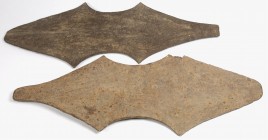 AFRIKA. 
AFRIKANISCHES EISENGELD. "Sulu", Geldhacke, Nigeria. 61cm 1750g, 62cm 1600g 2 Stück. .