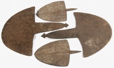 AFRIKA. 
AFRIKANISCHES EISENGELD. Hoe money, Eisengeldformen aus Nigeria und Kamerun, L.25,5cm 294g, L.42cm 777g, L.40cm 1050g, L.26,5cm 325g 4 Stück...