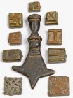 Afrika. 
GHANA. 
ASHANTI - Goldgewichte. 10 Br-Gewichte, Schwert 8,0cm 46,07g, sowie 9 quaderförmige Gewichte mit geometrischem Dekor, 5,10g bis 14,...