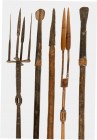 AFRIKANA. 
ÄTHIOPIEN. 
5 Hirtenstäbe von Mönchspriestern, Holzstiele mit 4 Eisen-Aufsätzen, sowie Bronzeaufsatz 65cm mit 2 Pfeilspitzen, kreisfömige...