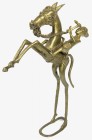 AFRIKANA. 
WESTAFRIKA. 
Dogon-Reiter 2-teilige Bronzefigur. Aufsteigendes Pferd, Reiter mit wurfbereitem Speer, Pferd mit überlangen Hinterbeinen H....