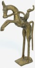 AFRIKANA. 
WESTAFRIKA. 
Dogon-Reiter Bronzefigur. Aufsteigendes Pferd, Reiter hält Schwert, Pferd mit überlangen Hinterbeinen, geritztes Dekor, H.23...
