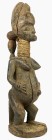 AFRIKANA. 
COTE D'IVOIRE (ELFENBEINKÜSTE). 
BETE (AMBETE). Stehende weibliche Figur Ovaler Kopf mit Zipfelmützenfrisur, hinten langer Zopf, Spitzbrü...