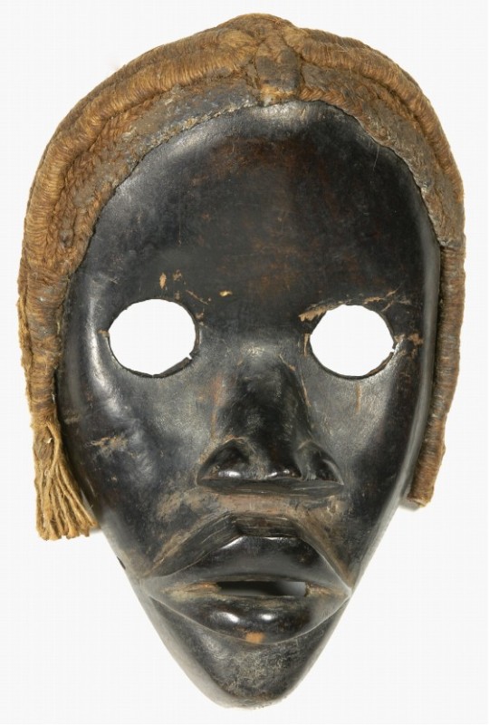 AFRIKANA. 
COTE D'IVOIRE (ELFENBEINKÜSTE). 
DAN. Gesichtsmaske. Ovales Gesicht...