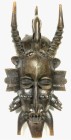 AFRIKANA. 
COTE D'IVOIRE (ELFENBEINKÜSTE). 
SENUFO. "Der Weber", Kpelie Maske Maske mit Gehörn, beschnitzt mit rechteckigen Ansätzen, seitlich Maske...
