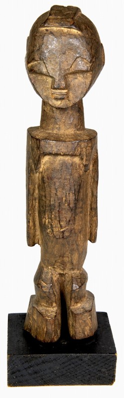 AFRIKANA. 
BURKINA FASO. 
LOBI. Stehende weibliche Figur, Arme eng am Körper g...