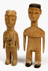 AFRIKANA. 
NIGERIA. 
EWE. Zwillings-Figuren, männliche und weibliche Puppe, helles Holz, H.16cm, H.17,5cm. .