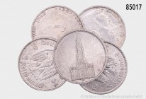 Drittes Reich, Konv. von fünf 5-RM-Stücken (Hindenburg und Garnisonkirche). 900er Silber. Gesamtgewicht 69,38 g. Bitte besichtigen.