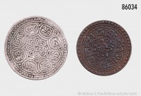 Tibet, Konv., 2 Münzen, bestehend aus: Tangka, 1 1/2 Sho, 1899. 3,48 g; 27 mm. KM 13.1. Sehr schön. Dazu: 1 Shokang, ca. 1923-1928. 4,64 g; 24 mm. Sch...